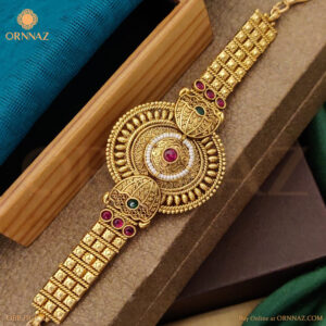 Stunning High Gold Bracelet with Round Pendant
